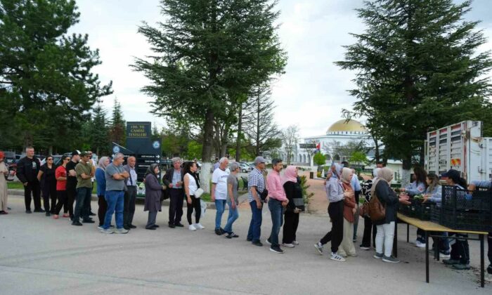 Eskişehir Büyükşehir Belediyesi’nden duygulandıran çiçek jesti