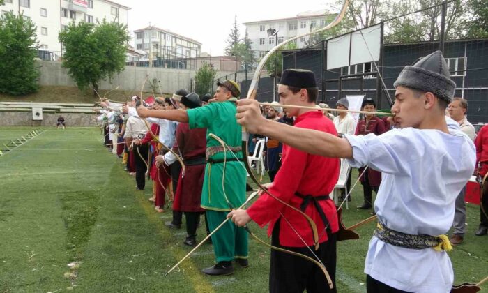 Geleneksel Türk okçuluğunda gençler Kütahya’da buluştu