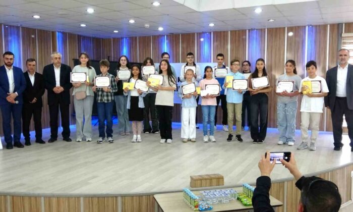 Kütahya’da gençler kitap okudu