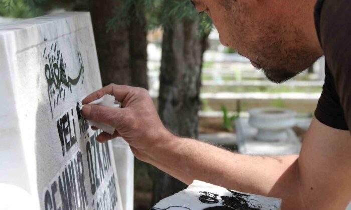 300 mezara gözü gibi bakıyor, Avrupa’dan müşterileri var