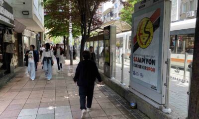 Çeşitli noktalara yerleştirilen Eskişehirspor afişleri beğeni topladı