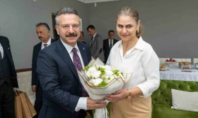 Vali Aksoy engelli birey annesi ve öğretmeni Neşe Uyguner’i ziyaret etti