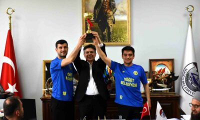 Söğütspor’dan Başkan Durgut’a şampiyonluk ziyareti