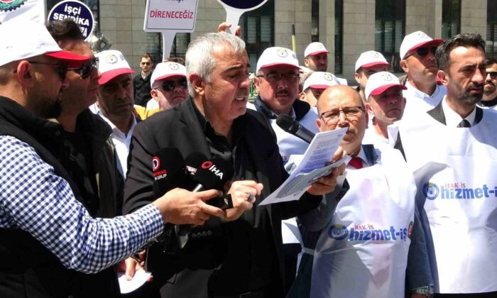 Hizmet-İş Sendikası’ndan Kütahya Belediyesi önünde tepki: “İş barışını bozan uygulamalara son verin”