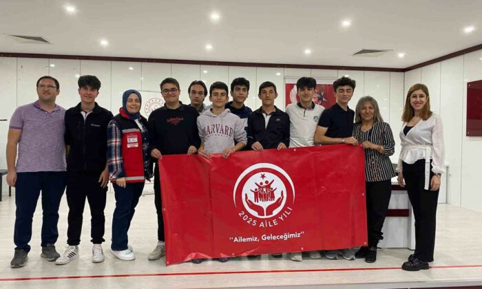 Fen lisesi öğrencilerine “Aile İçi İletişim” söyleşisi düzenlendi
