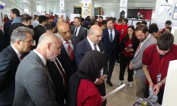 Kütahya’nın Tavşanlı ilçesinde öğrenciler projeleri ile hünerlerini ortaya çıkardılar