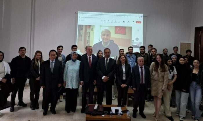 Kütahya’da “Türkiye’nin Siyasi Hayatında Beyaz Devrim” konulu panel