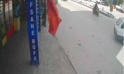 Aniden şerit değiştiren otomobile çarpan motosikletin sürücüsü yaralandı