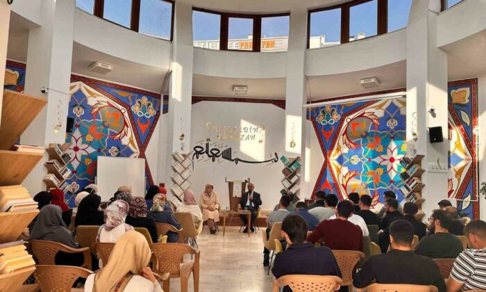 Afyonkarahisar Diyanet Gençlik Merkezi’nde mezuniyet programı coşkuyla gerçekleşti
