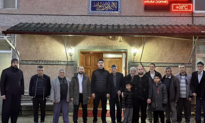 Kaymakam Kahraman, sabah namazında vatandaşlarla buluştu
