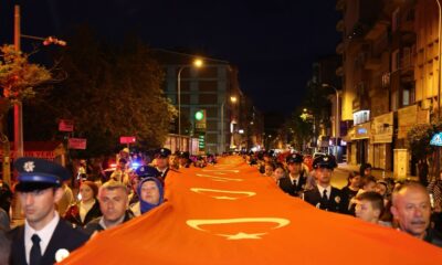 Bir kilometrelik Türk bayrağıyla 19 Mayıs coşkusu