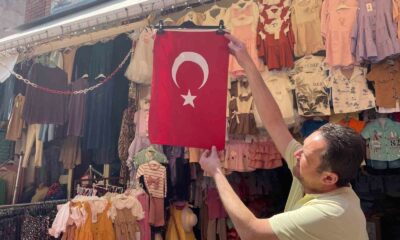 19 Mayıs’ta dükkânlar Türk bayraklarıyla donatıldı