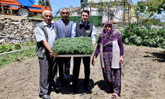 Vali Aygöl yarım asırlık evli Tekin ailesine misafir oldu