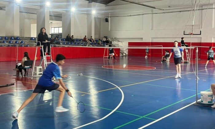 Kütahya’da genç badmintoncular kıyasıya mücadele etti