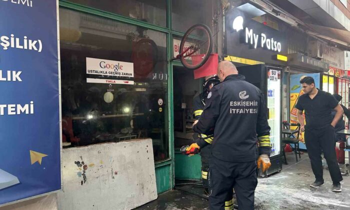 (ÖZEL) Kanser olan arkadaşı için baktığı dükkan alevler içinde kaldı