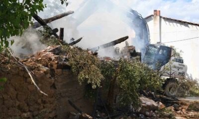 Bilecik’te 3 katlı metruk evde yangın