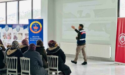 Dodurga’da ’Ailenin Önemi’, ’En İyi Narkotik Polisi Anne’ ve ’Kadına Yönelik Şiddetle Mücadele’ başlıklı eğitim
