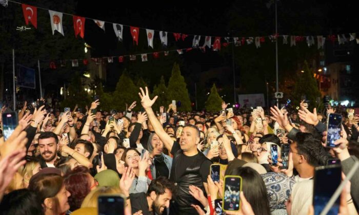 Bilecik’te 10 bin kişi Haluk Levent konserinde buluştu