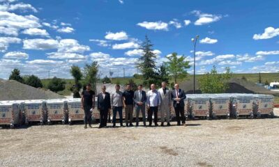 Sandıklı’da çöp konteyneri dağıtımı yapıldı