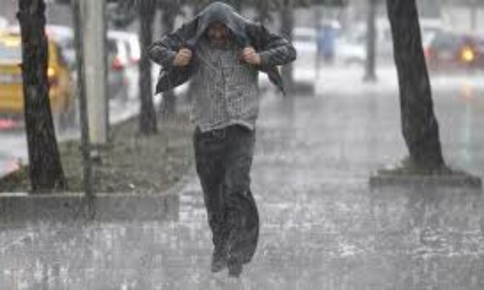 Meteoroloji, ani sel ve su baskınlarına karşı vatandaşları uyardı.