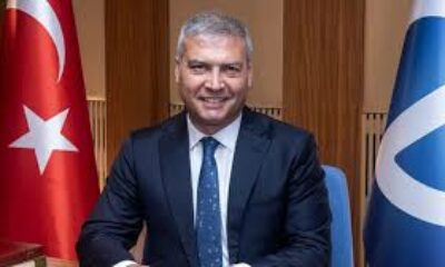 Rektör Adıgüzel, kısıtlı imkânlarla bütün kardeşlerini okutan ailesinden bahsederken duygulandı