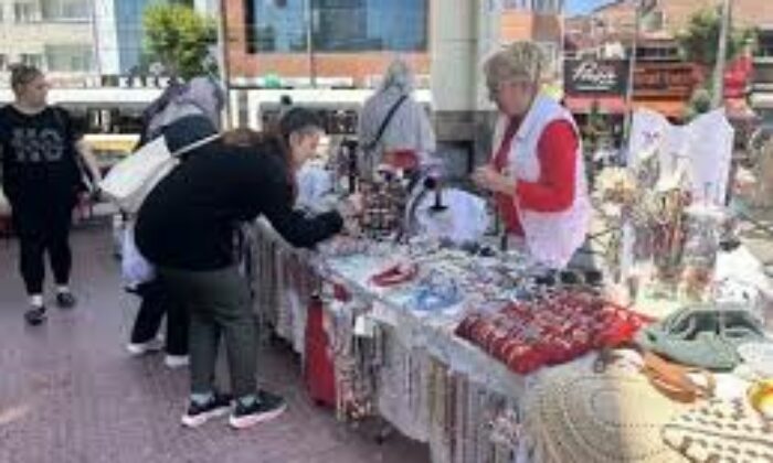Kadınların ürettiği el emeği ürünler ev ekonomisine katkı sağlıyor