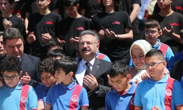 Vali Aksoy, Eskişehir Anadolu İmam Hatip Lisesi’nin açılış törenine katıldı