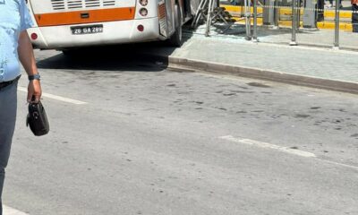 Eskişehir’de otobüs tramvay durağına daldı: 2 yaralı