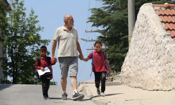 Babalar Gününde hem analık ve babalık yapan bir babanın hikayesi