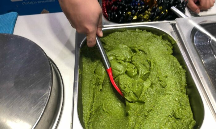 Külahta dondurmaya yeni alternatif; ‘İrmik helvalı dondurma’