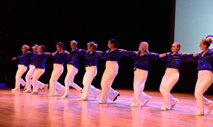 Anadolu Üniversitesi’nde Halk Dansları ve Sirtaki Gösterisi
