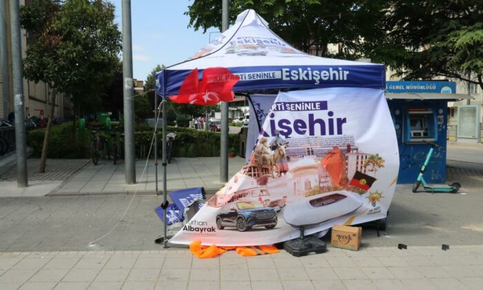 Eskişehir’de AK Parti standına saldırı