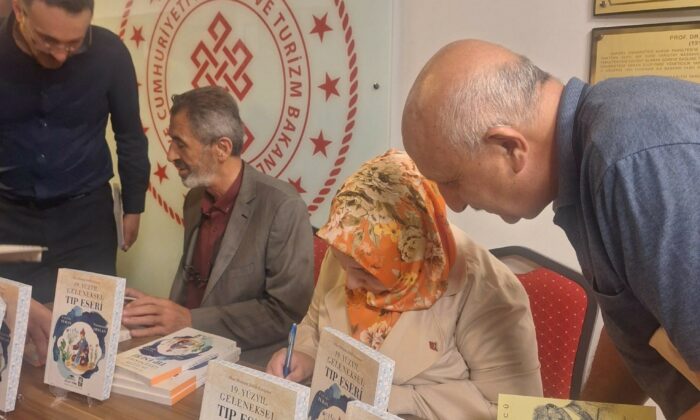 Eskişehir’de bulunan tarihî el yazması eser kitap haline getirildi