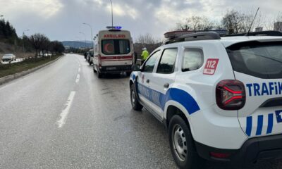 Kontrolden çıkan otomobil karşı şeride geçti, yaşanan trafik kazasında 2 kişi yaralandı