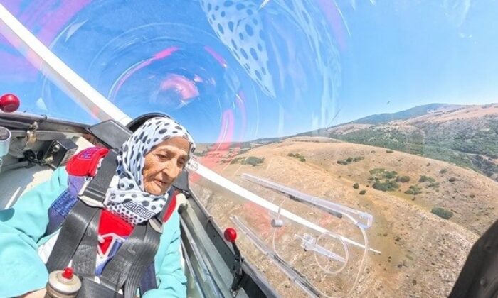 83 yaşındaki kadının huzurevinde kurduğu “uçma” hayali kokpitte 700 metreye çıkarak gerçek oldu