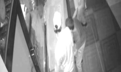 Önce dondurma sonra meşrubat dolabını açmaya çalışan 3 şahıs kamerada