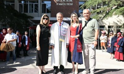 Anadolu Üniversitesi’nde mezuniyet coşkusu fakültelerde de sürdü