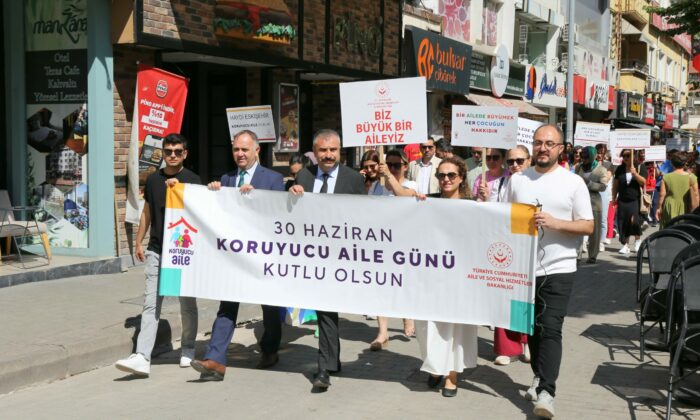 ‘Koruyucu Aile Günü’ farkındalık yürüyüşü