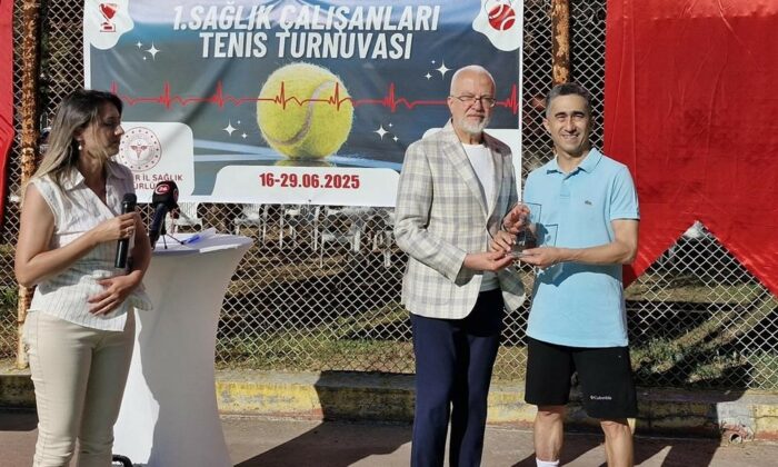 ‘1. Sağlık Çalışanları Tenis Turnuvası’ kupa töreniyle sona erdi