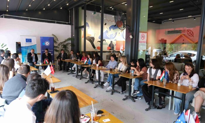 Eskişehir AB Bilgi merkezinde Büyükelçi ile kahveli sohbet !