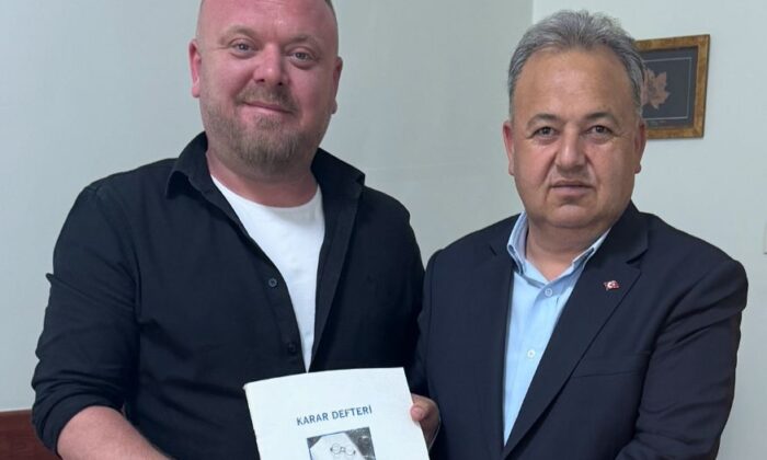Mermerciler Derneği’nde Abdulkadir Sönmez görevi Serdar Akın’a devretti