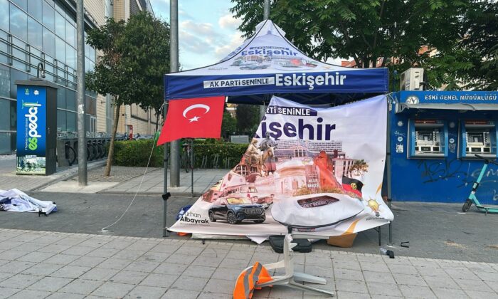 Albayrak: AK Parti Seninle Eskişehir çadırımıza yapılan çirkin saldırıyı kınıyoruz