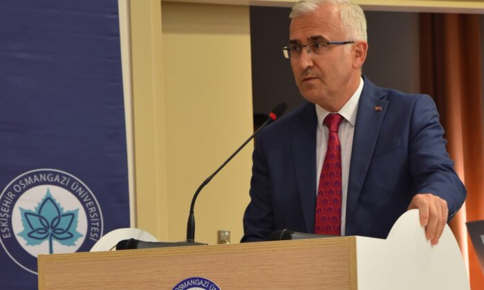 ESOGÜ Sosyal Bilimler Enstitüsü’nde Mezuniyet Heyecanı