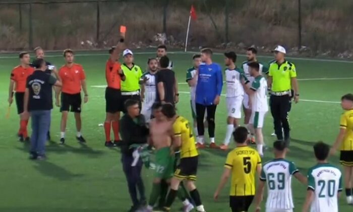 Son saniyede atılan gol sayılmayınca saha karıştı