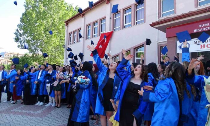 Hisarcık MYO’da mezuniyet heyecanı