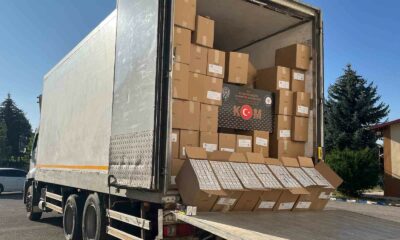 Polisin durdurduğu araçta 5 milyon 980 bin adet kaçak makaron ele geçirildi
