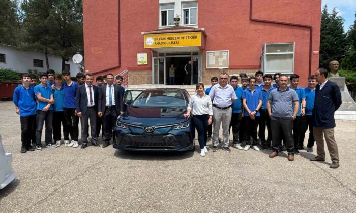 Bilecik Meslek Lisesi’ne eğitim desteği, sıfır kilometre araç hibe edildi