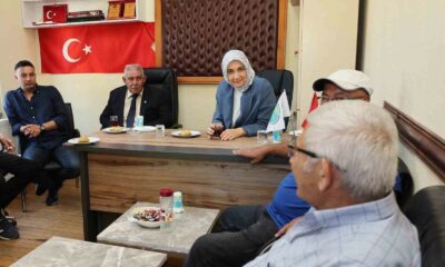 Emekli demiryolu işçileri valiye demiryollarının tarihsel sürecini anlattı