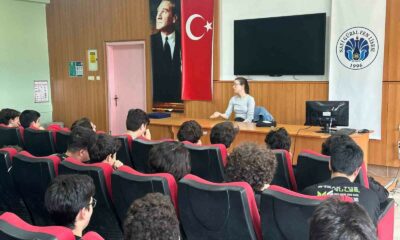 Kütahya’da Araştırma Görevlisi Hidayet Pütün öğrencilerle buluştu