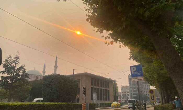 Eskişehir’i kaplayan yangın dumanı ve koku vatandaşı telaşlandırdı